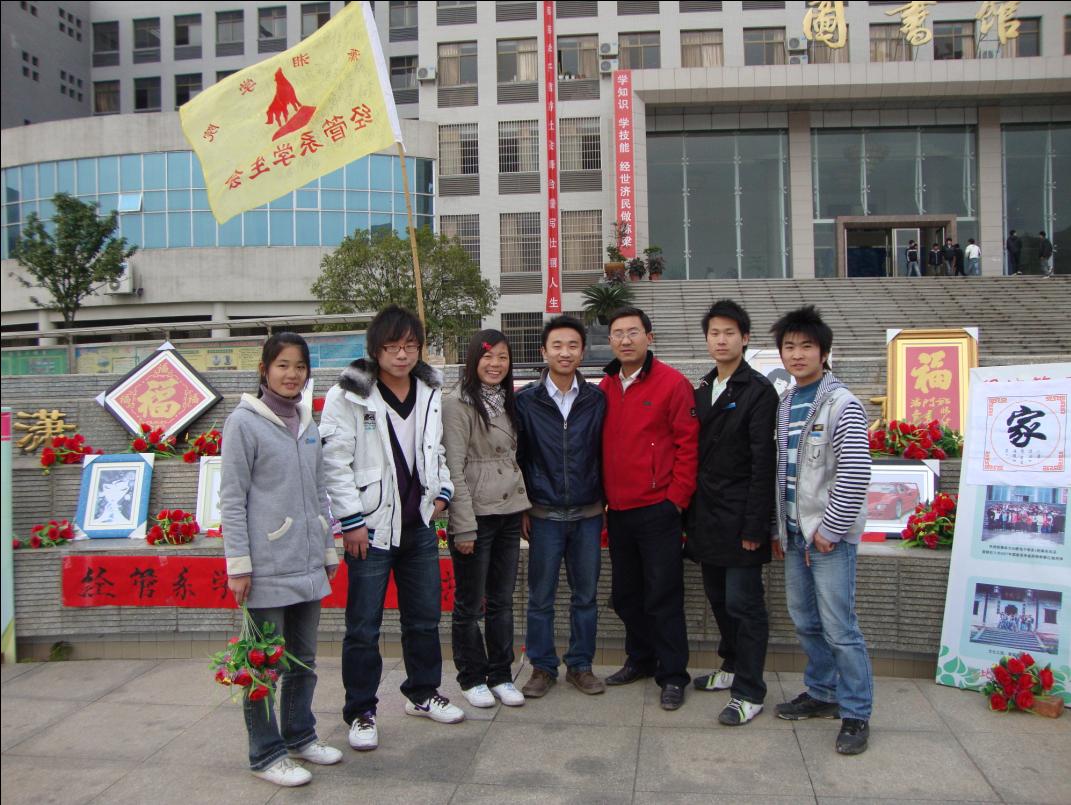 我系书记前来观展