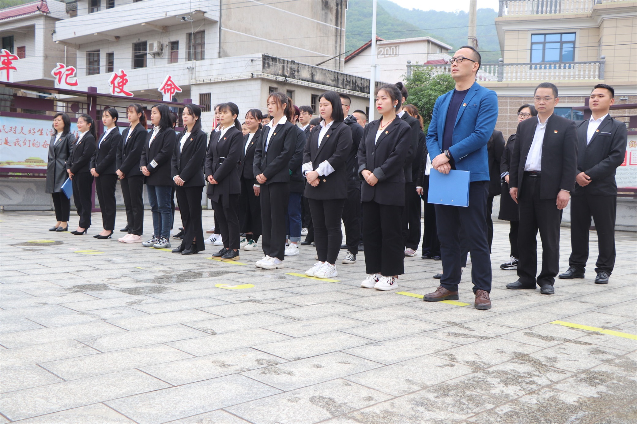宝马娱乐bm70088开展“青春向党 大学生党员集体入党宣誓”活动
