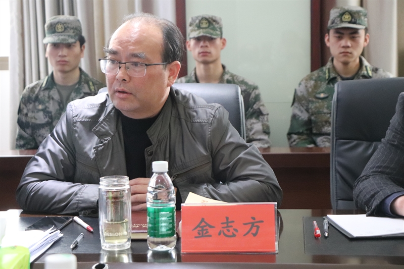 娄底潇湘职业学院组织基干民兵上政治教育课