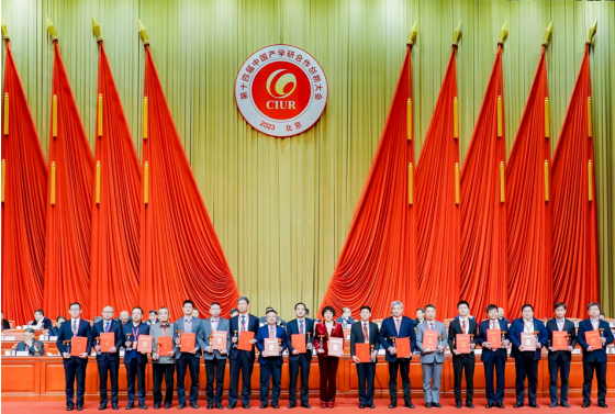 我院副教授王正青  荣获“2022年度中国产学研工匠精神奖”