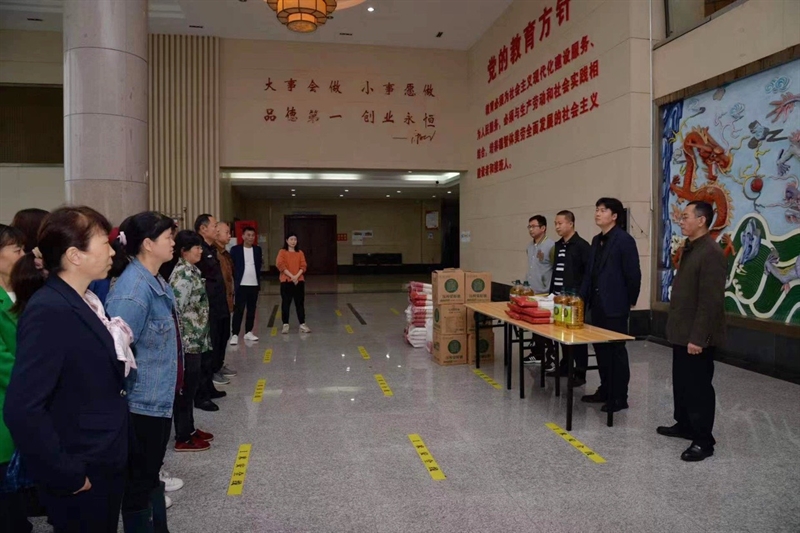 致敬”潇湘最美劳动者”——校领导走访慰问学校一线工勤人员